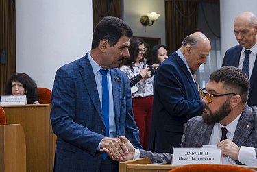 Евгений Солнцев впервые отчитался перед депутатами Заксобрания